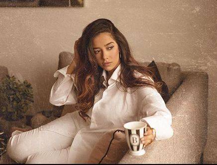 بالصور - غطاء هاتف بلقيس يحدث ضجة بسبب سعره الخيالي