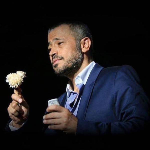 بالفيديو - شاهدوا كيف طلب جورج وسوف يد فتاة على المسرح مباشرة
