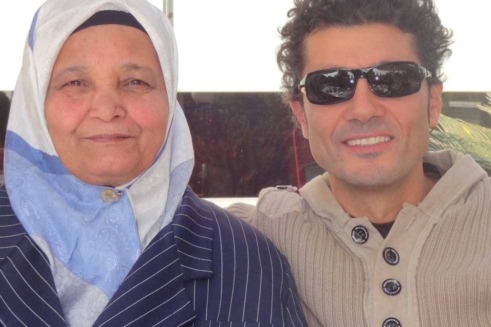 مفاجأة: خالد النبوي يرفض تلقي العزاء في والدته.. ما السبب؟