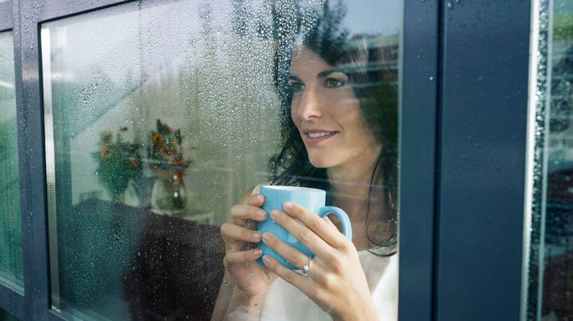 جربي هذه الطريقة السهلة لإزالة خدوش الزجاج