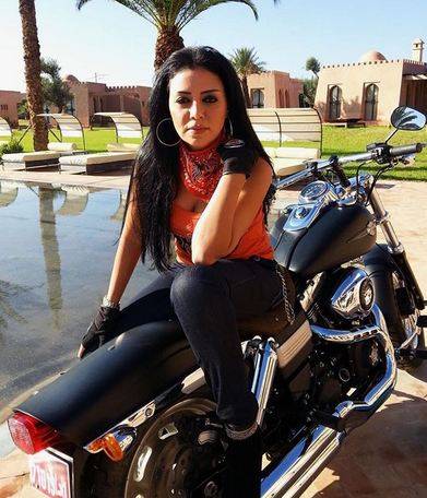 بالفيديو - رانيا يوسف تتخطى أزمة طلاقها بالرقص في فرنسا... شاهدوها
