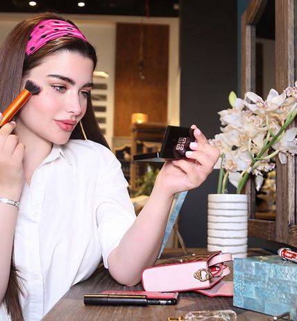 بالفيديو والصور - روان بن حسين تخطف الأنظار بنحافتها... هذا ما تستعين به لتعزيز جمالها