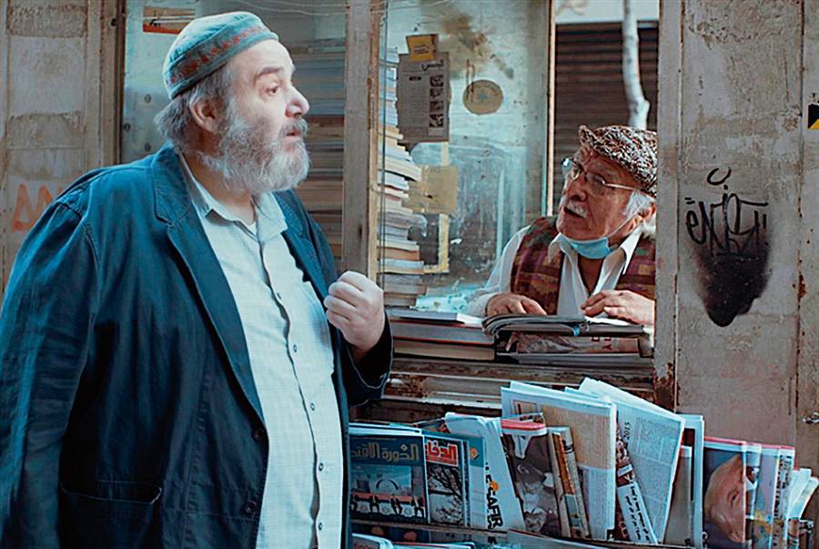 المسرحي زياد أبو عبسي «خطوات ملك» على الخشبة