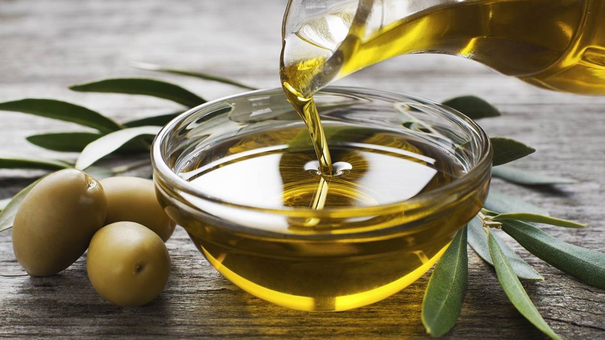 فوائد زيت الزيتون: يحمي من السرطان ويمنع ترهّل البشرة