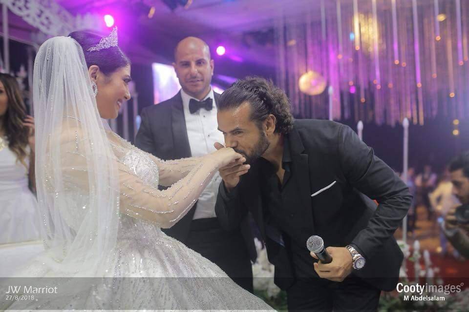 بعد الهجوم عليه لتقبيله يد 