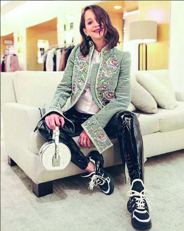 الحذاء الرياضي الضخم يغزو مواقع التواصل! شاهدي الصور