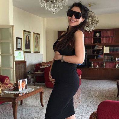 بالصور - هكذا أصبحت ليلى اسكندر في شهور حملها الأخيرة.. متعبة جداً