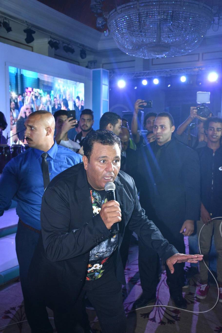 بالفيديو والصور - محمد فؤاد يحرج سما المصري ويطلب منها عدم الرقص.. شاهدوا رد فعلها