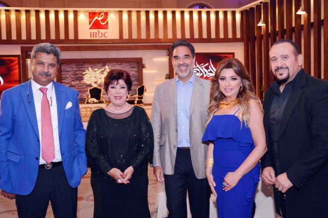 هشام عباس وزوجته مع مازن حايك ورجاء الجداوي