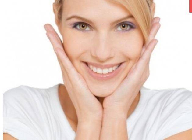 وصفة سحرية من ماء الورد لنفخ الخدود! وداعاً لأبر الحقن