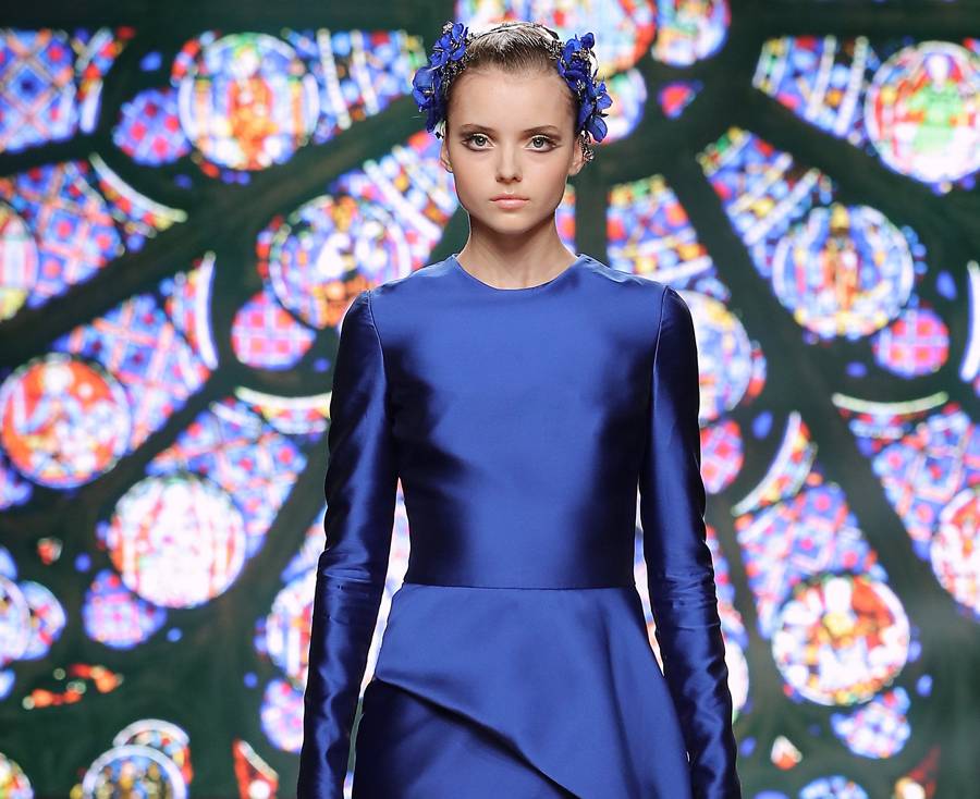 فساتين سهرة ملكية بالأزرق الملكي