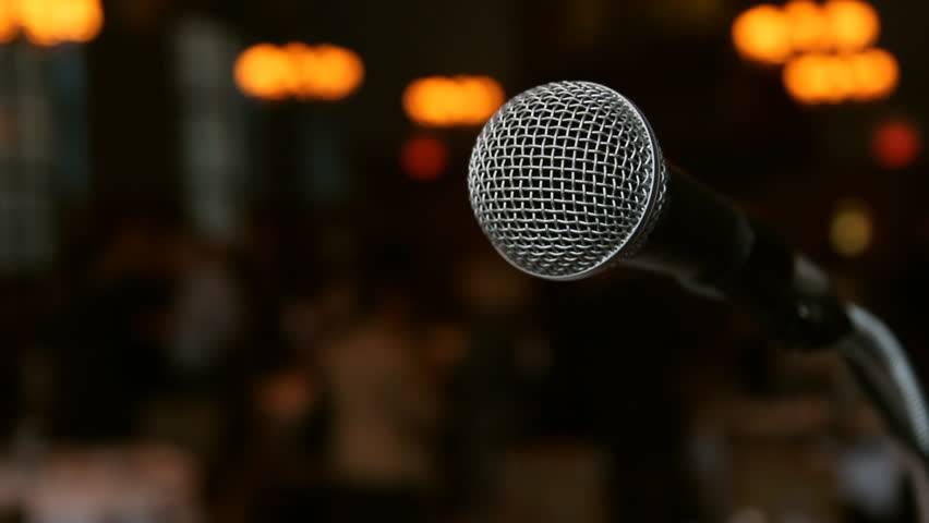 بالفيديو – شاهدوا كيف تعرّضت هذه الإعلامية الشهيرة للاعتداء... لماذا الضرب والتكسير؟
