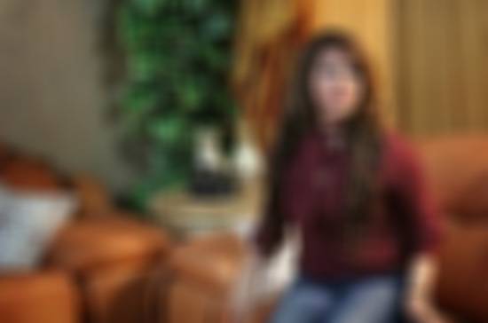 بالفيديو - ممثلة سورية توثّق لحظة اقتحام غرفتها من قبل مجهولين... والجمهور يهاجمها