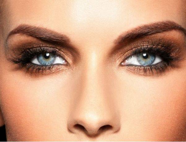 كيف أتخلص من الانتفاخات والجيوب وأحافظ على جمال عينيّ؟