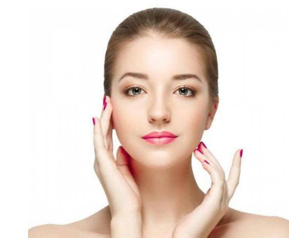 3 خطوات أساسية لنضارة البشرة في بداية الخريف