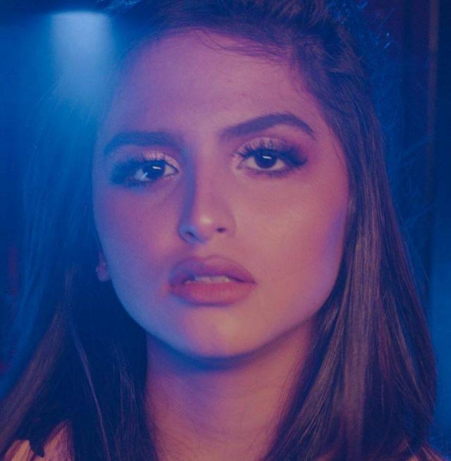 في أيام المدرسة – حلا الترك تبهر الجميع بالماكياج... هل بالغت؟