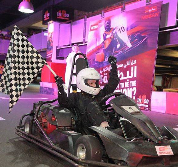 بالصور- تتويج أمجاد العمري... سعودية محجبة بطلة لأول بطولة كارتينغ نسائية وهذه رسالتها إلى السعوديات