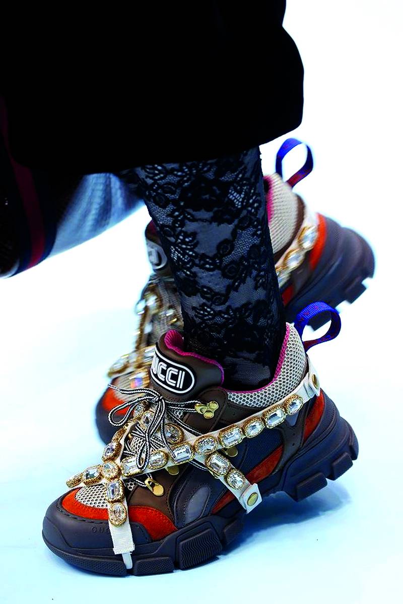 Dad shoes الحذاء الرياضي