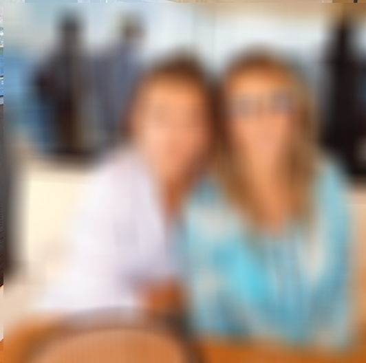 بالصور - ابن نجمة شهيرة نسخة طبق الأصل عنها... والده لم يعترف به