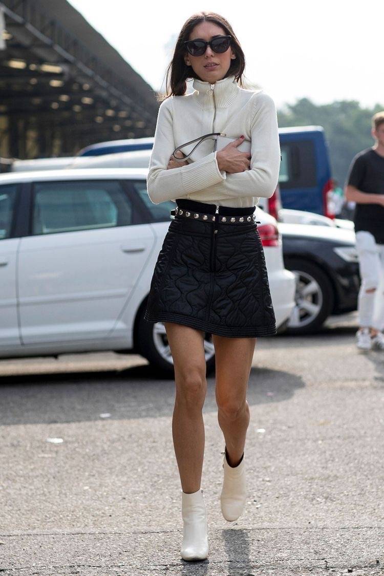 تعلمي تنسيق الجزمة باللون الأبيض من شوارع الموضة ‎