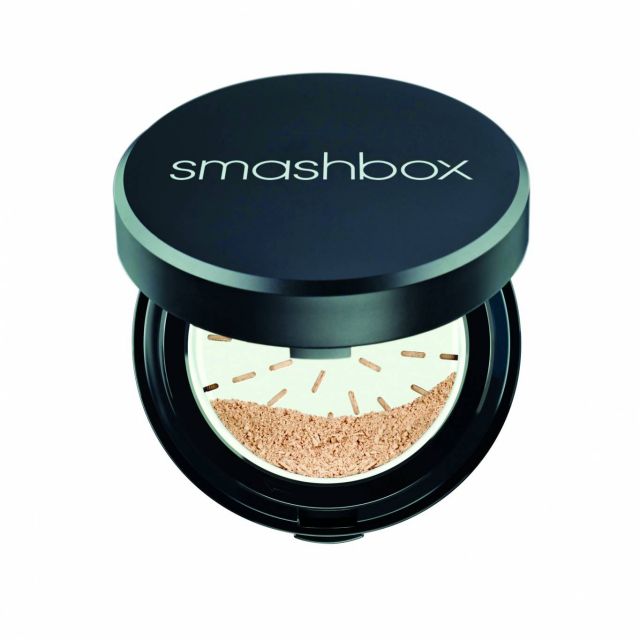 نداوة وتغطية مثالية Smashbox Halo Hydrating Perfecting Powder نداوة وتغطية مثالية Smashbox Halo Hydrating Perfecting Powder