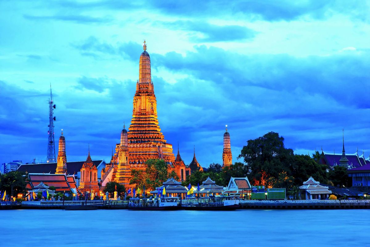 بانكوك: احتفال بجمال الطبيعة وعظمة الهندسة