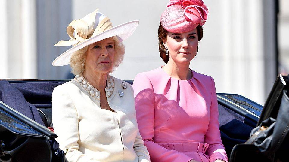 مفاجأة صادمة – زوجة الأمير تشارلز ترفض كايت ميدلتون... وهذا ما فعلته لتبعدها عن الأمير وليام