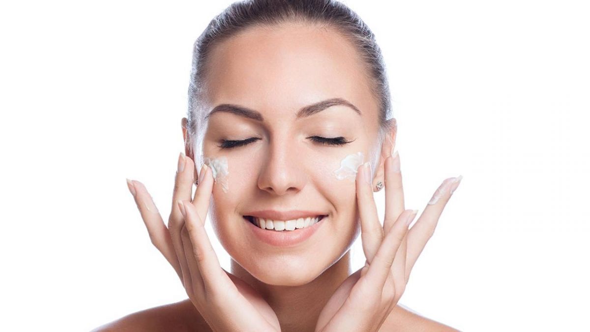إليكِ أسرار الروتين المثالي لنضارة بشرتك
