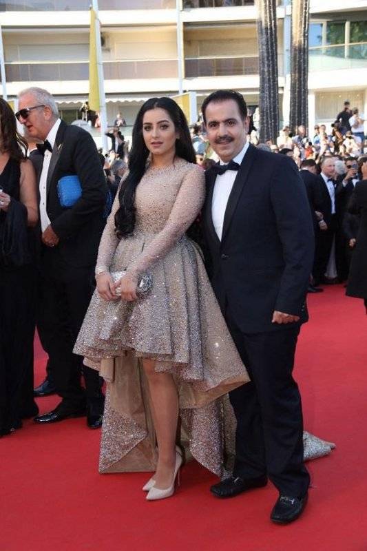 بالفيديو - إبن المهرة البحرينية يشعل مواقع التواصل بطرافته.. شاهدوا ماذا يفعل