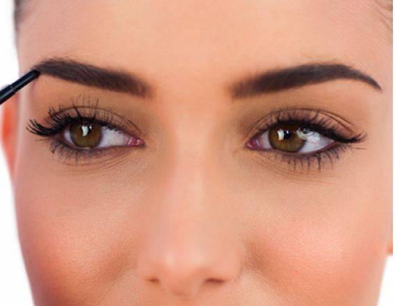 طريقة تشقير الحواجب وصبغها... ما عليك معرفته مسبقًا