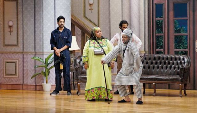 رنا عطوفة في مسرحية دار المسنين