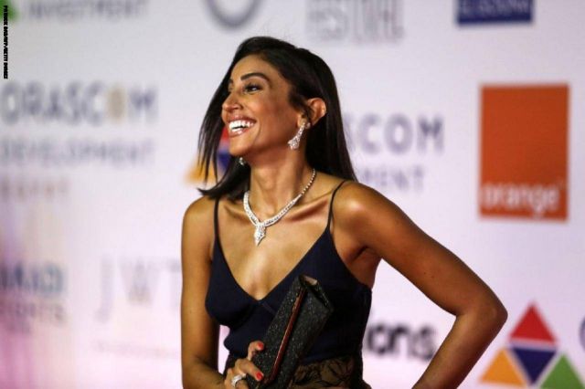 بالصور - سجينة سابقة مع دينا الشربيني تكشف حياتها في السجن