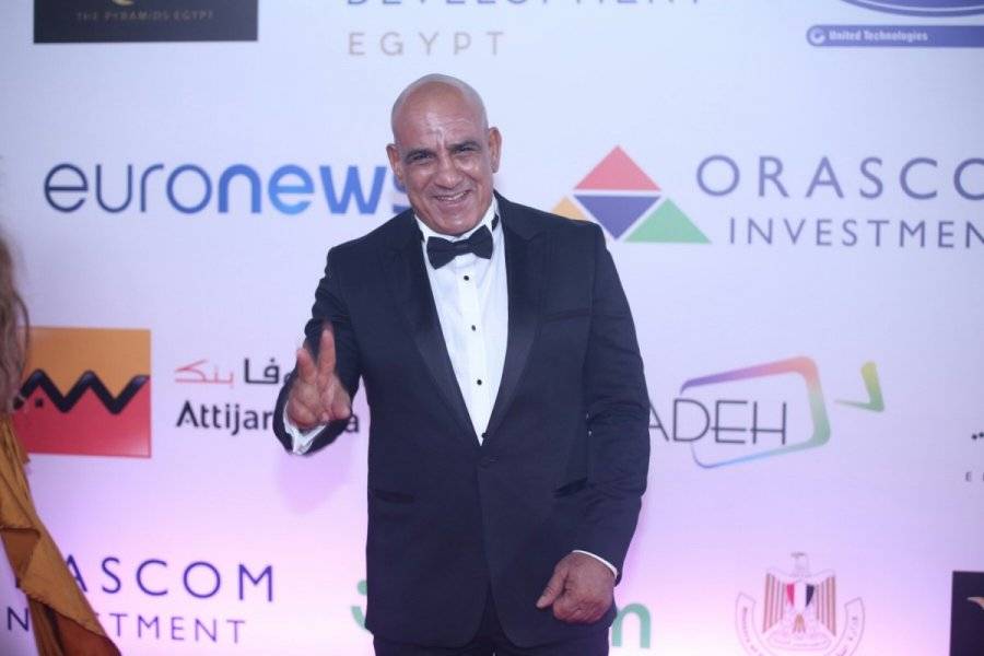 بالصور - زوجة محمد لطفي تأسر القلوب بجمالها واناقتها... تعرفوا اليها