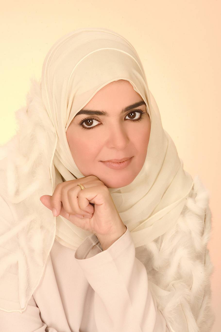 منى عبد الغني: راضية بما كتبه الله لي وأعيش من أجل ولديّ