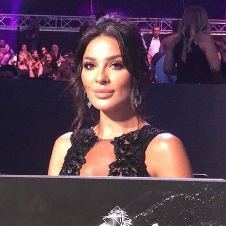 بالفيديو - شاهدوا ماذا فعلت نادين نسيب نجيم في كواليس حفل تتويج ملكة جمال لبنان... شوكولا ورقص وأكثر