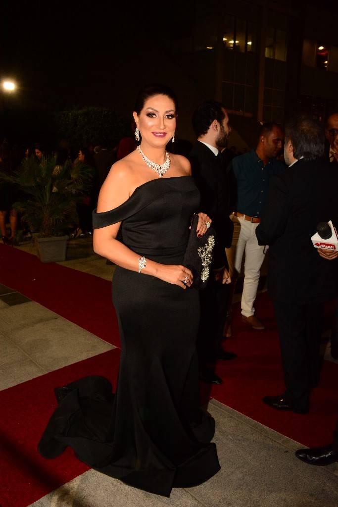 بعد تعرضها لهجوم ساخن بسببه - ماذا فعلت وفاء عامر بالتاتو الذي رسمته على ذراعها؟