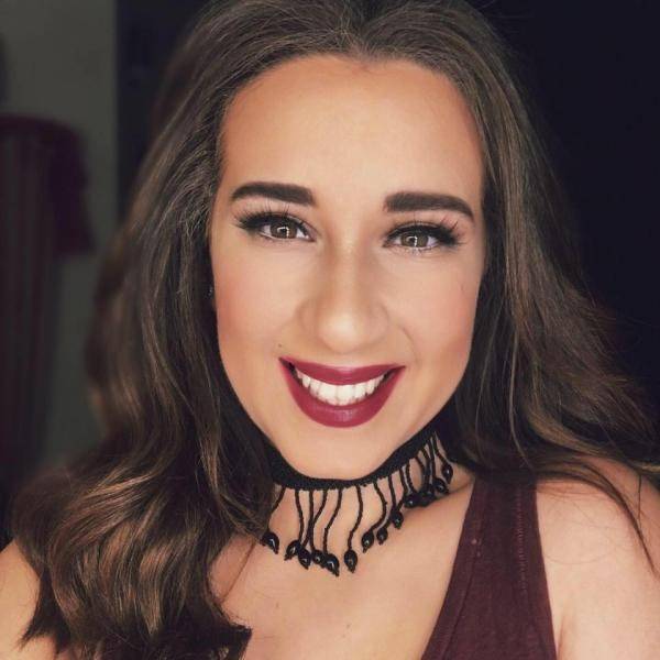 اسما شريف منير تكشف عن صور شهر العسل