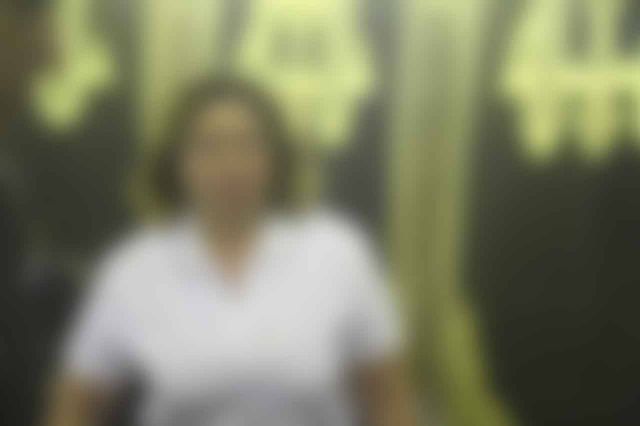 نجمة شهيرة تثير ضجة بسبب حضورها عزاء بالأبيض