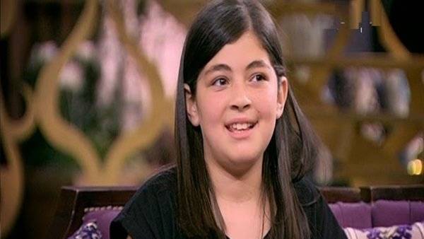 ابنة أحمد زاهر كبرت وتستعرض أنوثتها بإطلالة جريئة