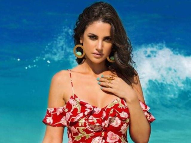 هل تحرش هذا الفنان المصري بالنجمة التونسية درة؟