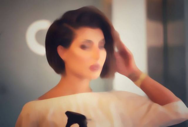 بالفيديو – خبيرة جمال خليجية تذهل الجميع بنحافتها... 