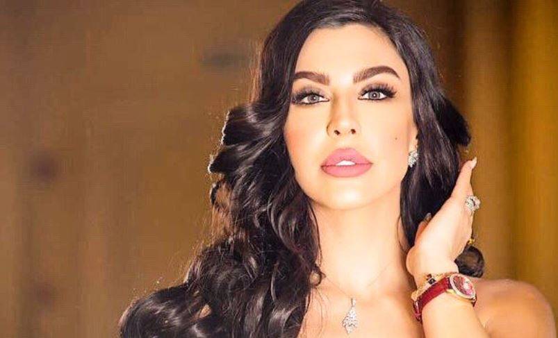 بالفيديو – في أول خروج لها مع طفلها... ليلى اسكندر تثير الجدل بشكلها وتصرفها مع زوجها