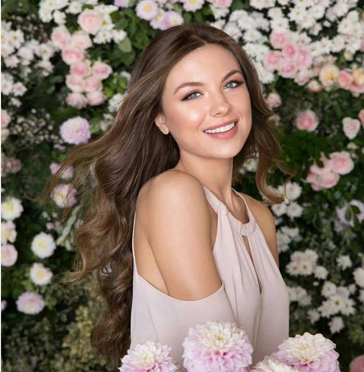 بالفيديو – تعرفوا إلى والدي ملكة جمال لبنان... وسامتهما تشعل المواقع