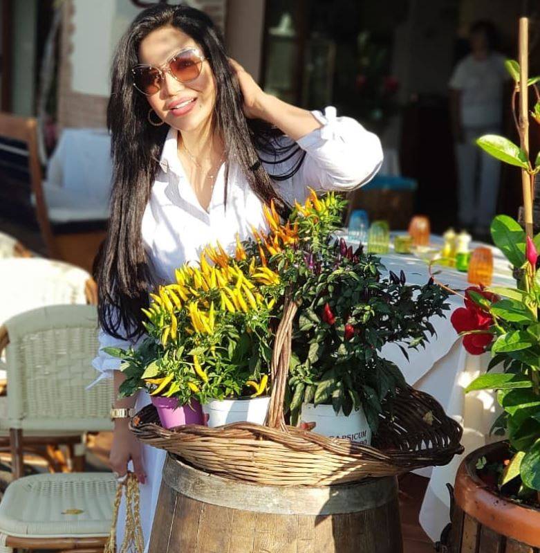 بالفيديو – شاهدوا كيف تحضر لجين عمران هذا النوع من الفطائر... هل هي ماهرة في الطهو؟