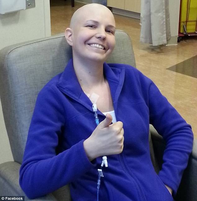 رسالة من مصابة بسرطان الثدي قبل وفاتها... قوتها رغم المرض تفطر القلوب