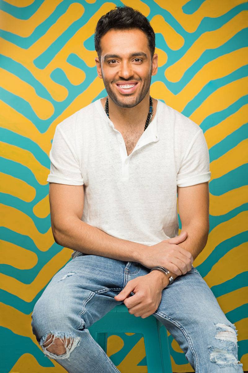 رامي جمال:
زوجتي اعتزلت الغناء من أجلي