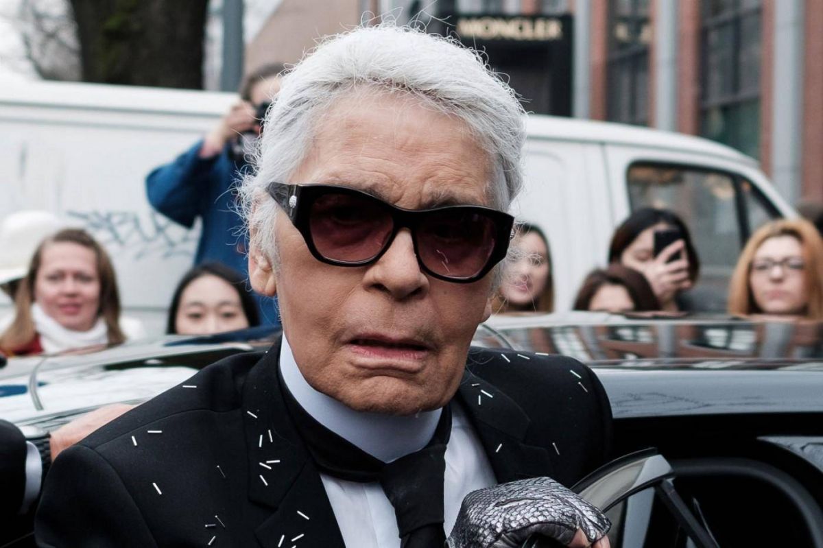 بالصورة – للمرة الأولى: كارل لاغرفيلد من دون نظاراته السوداء... شاهدوا شكله الحقيقي