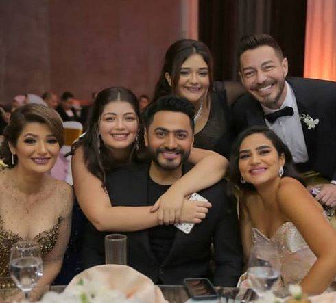 بالصور - ابنة احمد زاهر تتعرض للانتقاد بسبب وزنها الزائد وتغير ملامحها.. وهذه قصة مرضها