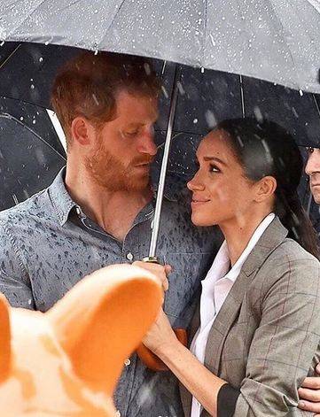 بالفيديو - الأمير هاري يخرق القواعد الملكية من جديد... شاهدوا ماذا فعل