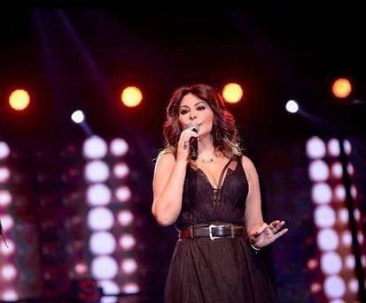 بالفيديو - شاهدوا اليسا ترقص على المسرح بفستان شفاف يبرز أنوثتها